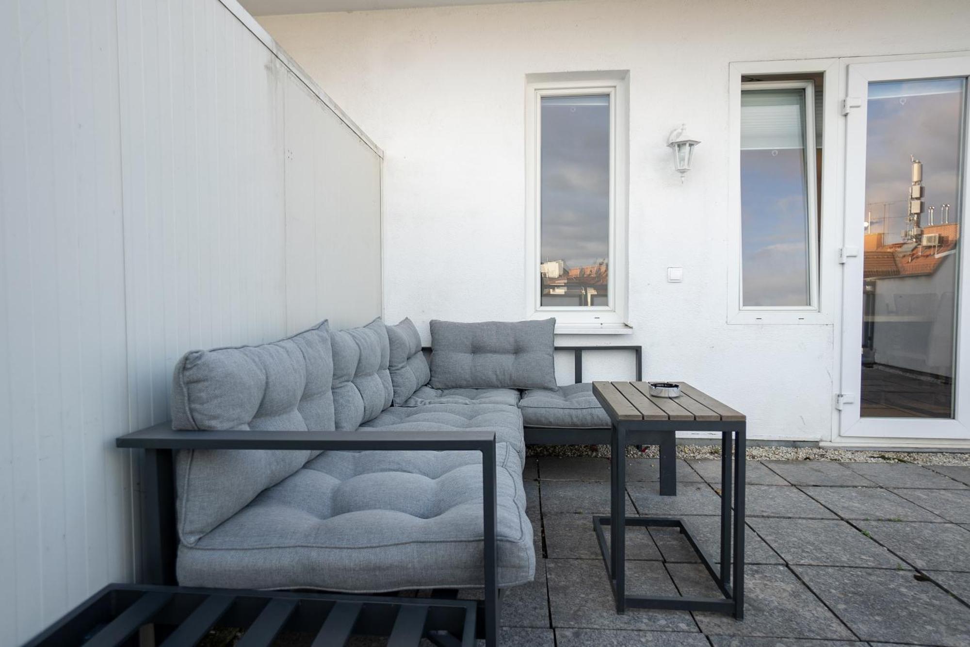 Apartment With A Private Terrace Located Right Near Belvedere Castle, 15 Minutes Away From Stephansdom Wien Exteriör bild